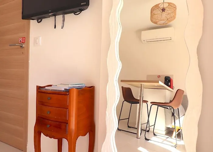 Le Finosello - T2 Cosy Sur Avec Clim, Wifi&parking - Proche Port&aéroport Appartement *